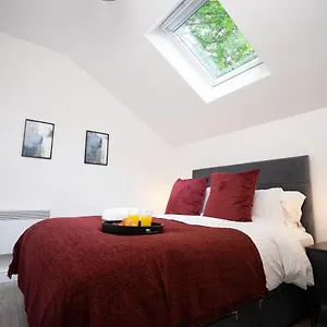The Den - King Bed, 5 Min Walk To Centre Apartment