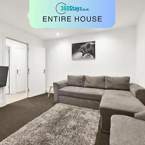 Rochfords Serviced House With 5 Bedrooms, 4 Bathrooms Up To 8 Beds By 360stays Apartment Slough